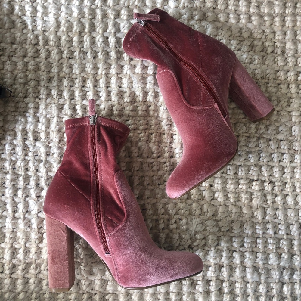 Steve Madden | blush pink velvet boots | size 7